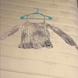 Off the shoulder comfy shirt. Worn 1 time.